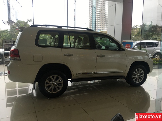 than-xe-toyota-land-cruiser-mau-trang